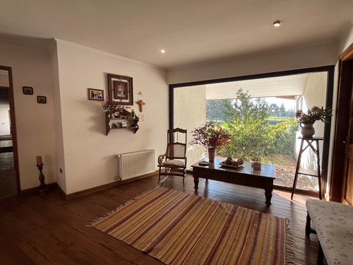 Casa Chilena En Condominio Con Club De Golf En Linderos