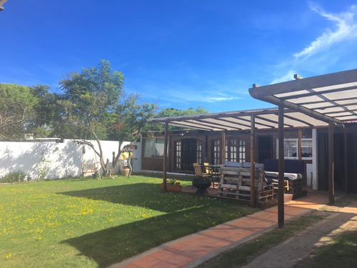 Casa En Venta En Pinares En Excelente Lugar Próximo A Todo !