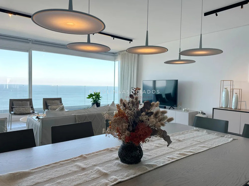 Departamentp En Venta En Edificio Le Parc Lll. Playa Brava; Punta Del Este