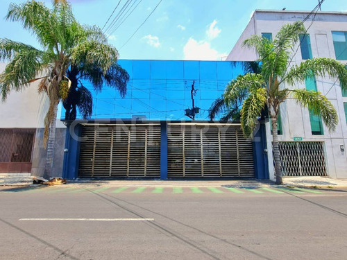 Local Comercial Con Oficinas Y Bodega En Colonia Chulavista Puebla