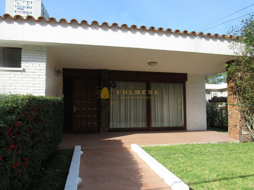 Excelente Casa ,muy Bien Ubicada,reciclada En Playa Mansa-ref:3105
