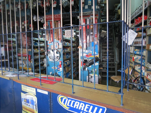 Imagen 5 de 22 de Local Con Vivienda En La Vía Pública