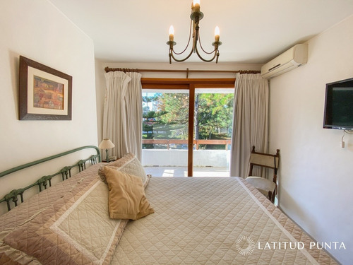 Casa En Cantegril- Ref: 1335