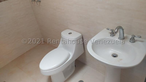 Imagen 11 de 13 de Rmp Se Vende Townhouse En Terrazas Del Country Valencia, Zona Exclusiva, Amplios Espacios En Obra Blanca Para Decorar A Su Gusto.