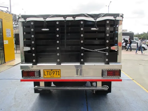 Toyota Hilux 4x2 2700cc Mt Aa - Estacas