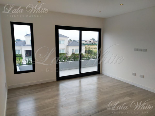 Imagen 14 de 21 de Venta - Casa En La Providencia
