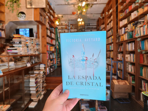 Victoria Aveyard La Espada De Cristal Arrodillarse O Sangrar (Usado)
