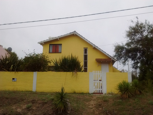 Duplex Frente Al Mar Independiente Y Con Estacionamiento. Posee Internet.