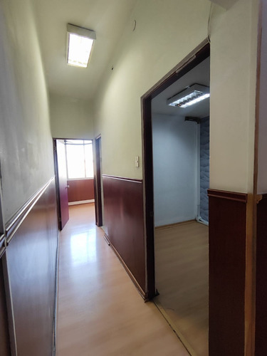 Cómoda Y Amplia Oficina En Pleno Barrio Cívico De Santiago