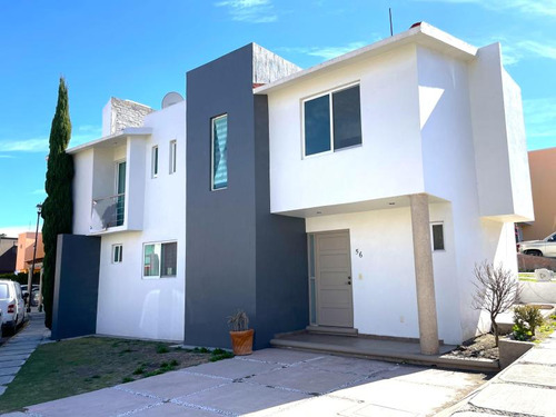 Casa En Venta En Monte Blanco 1, Av Del Parque, Querétaro