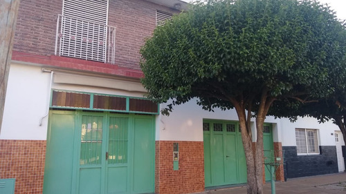 Importante Casa En Venta Con Local Comercial