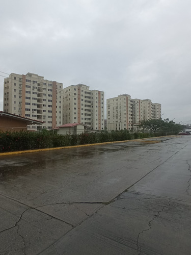 Imagen 27 de 29 de Apartamento En Guatire, La Mejor Zona, Remodelado, Concepto Abierto, Vista Panoramica, Cerca De Terminal De Pasajeros Y Centros Comerciales