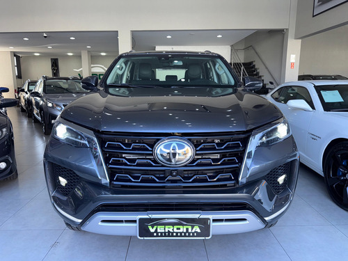 Toyota Hilux SW4 2.8 D-4D TURBO DIESEL SRX 7L 4X4 AUTOMÁTICO