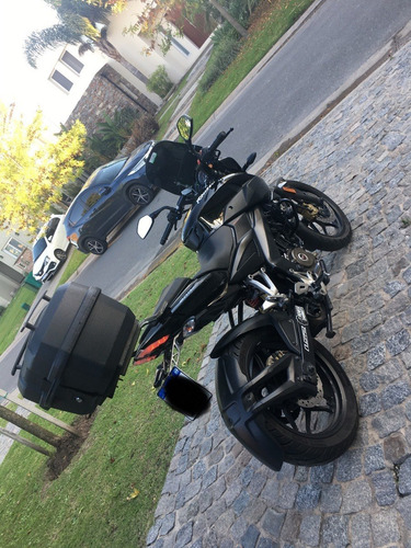 Bajaj Rouser