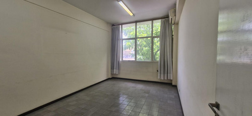 Oficina En Venta En El Centro De Pilar