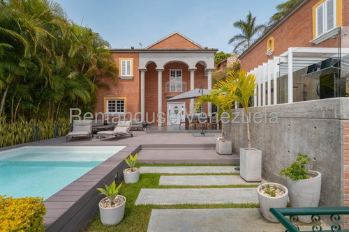 Espectacular Casa En Venta Ubicada En Alto Hatillo 25-18002