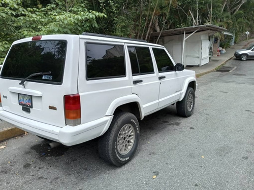 Imagen 6 de 11 de Jeep Cherokee