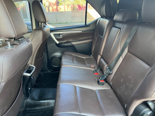 Imagen 14 de 15 de Toyota Hilux Sw4 Tdi Srx At L16 2018