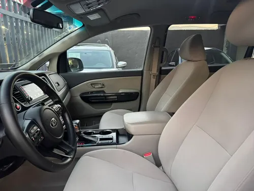 Kia Sedona 3.3 V6 EX Pack Piel 7 Pasajeros At