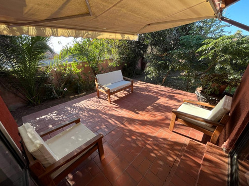 Preciosa Casa De Un Piso En San Joaquín