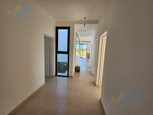 Casa En Venta 4 Ambientes - Barrio Cerrado Santa Elisa - Pilar Del Este -