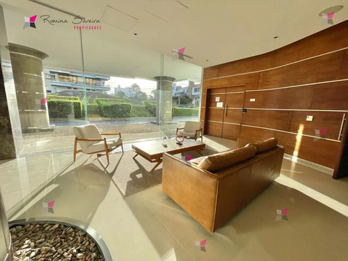 Venta De Apartamento De 2 Dormitorios En Edificio Icon Brava Punta Del Este