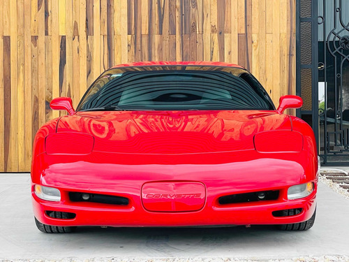 Imagen 2 de 12 de Chevrolet Corvette Coupe 1998