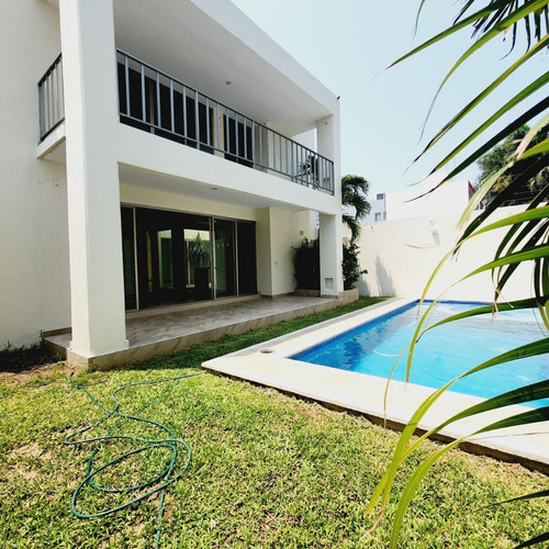 Casa En Venta Con Opcion Recámara Planta Baja, Alberca, Jacuzzi Fracc Las Palmas