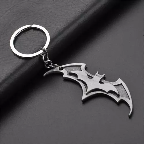 GRAPHICS & MORE Llavero de metal con logotipo de escudo de murciélago  clásico de Batman, Cromado