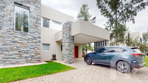 Venta Casa De 4 Dormitorios En Miralagos