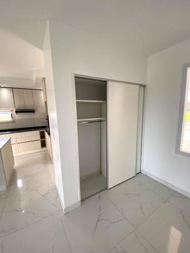 Casa En Venta - 3 Dormitorios 3 Baños - Cochera - Cruz Del Sur, San Vicente