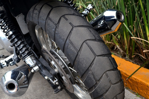Imagen 13 de 15 de Flamante Triumph Thruxton 900 Emplacada Muy Llamativa
