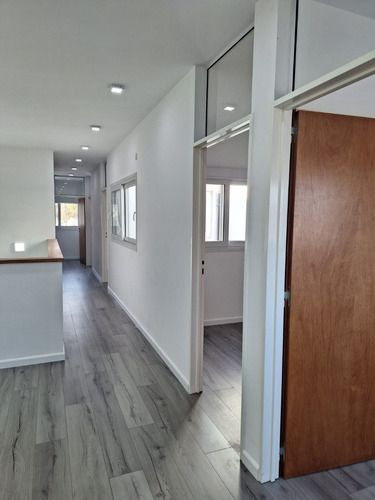 Alquiler Clínica O Centro De Salud - 8 Consultorios