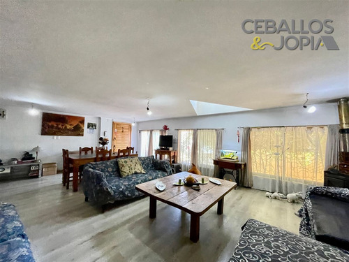 Casa En Venta De 6 Dorm. En Quilpué