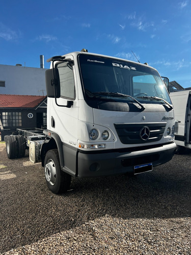 Mercedes Benz Accelo 1016 Okm