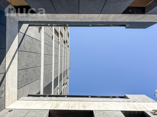 Excelente Departamento, 3 Ambientes Con Imponente Terraza Propia En El Corazón De Beccar