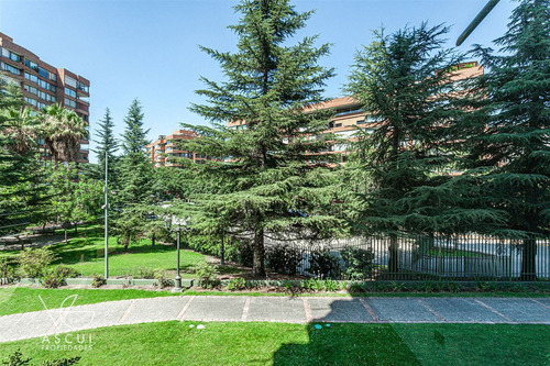 Gran Distribución Y Ubicación. Seguro Y Bonito Condominio.