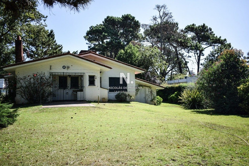 Casa En Punta Del Este , Cantegril- Ref: 3891