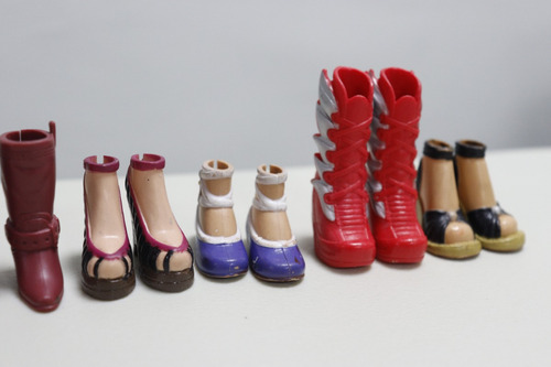 Lote 17 Pares De Zapatos Barbie (Usado)