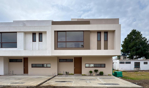 Casa En Venta En Metepec A Un Costado Del Parque Bicentenario Con Diseño Moderno