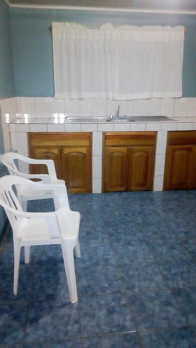 Imagen 6 de 8 de Apto El Roble A Pareja No Garage Incluye Agua, Luz Y Cable Tv