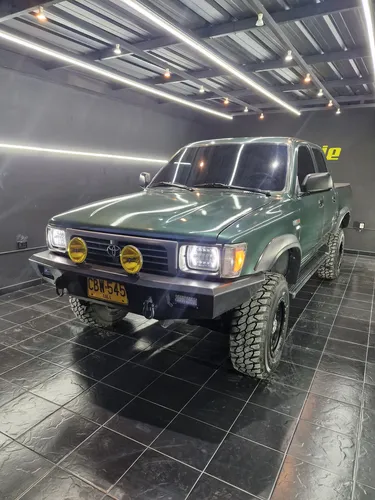 Toyota Hilux 2.4l 117 hp 4x4