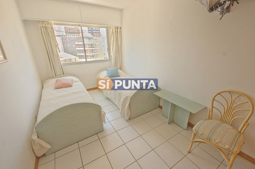 Imagen 11 de 16 de Apartamento Alquiler Punta Del Este, 2 Dormitorios Y Parrillero Propio.