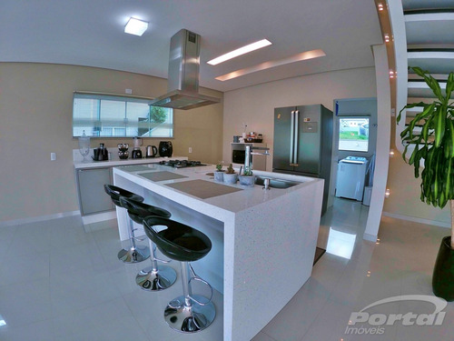 Luxuosa Mansão Em Condomínio Fechado No Golden Park, Com 4 Quartos,sendo 3 Suítes 1 Máster, Salão De Festas Mobiliado, Piscina, Duas Vagas Individuais E Cobertas. Casa Totalmente Mobiliada E Com Proj