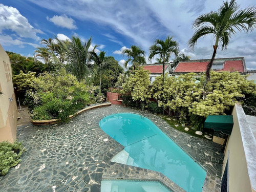 Casa Con Patio Y Piscina En Alquiler En Los Ríos