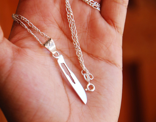 Imagen 2 de 5 de Dije De Plata Bisturi Con Cadena