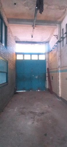 Alquiler Galpón Industrial De 300 M2 Con Patio De 50 M2 - Zonificacion Mi