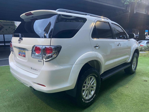 Imagen 4 de 12 de Fortuner 4x4 Blindada 2015