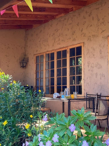 Casa En Venta De 5 Dorm. En Limache