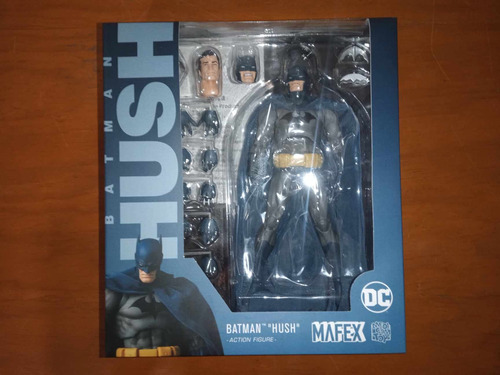 Nuevo Batman Hush Azul Blue Bruce Wayne Mafex No 105